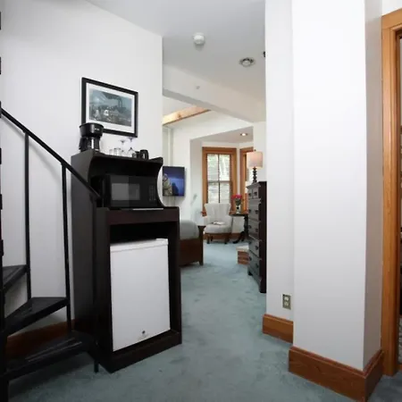 Riverboat Suites-3